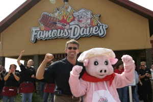 John Erlandson of Famous Dave's and Wilbur the mascot